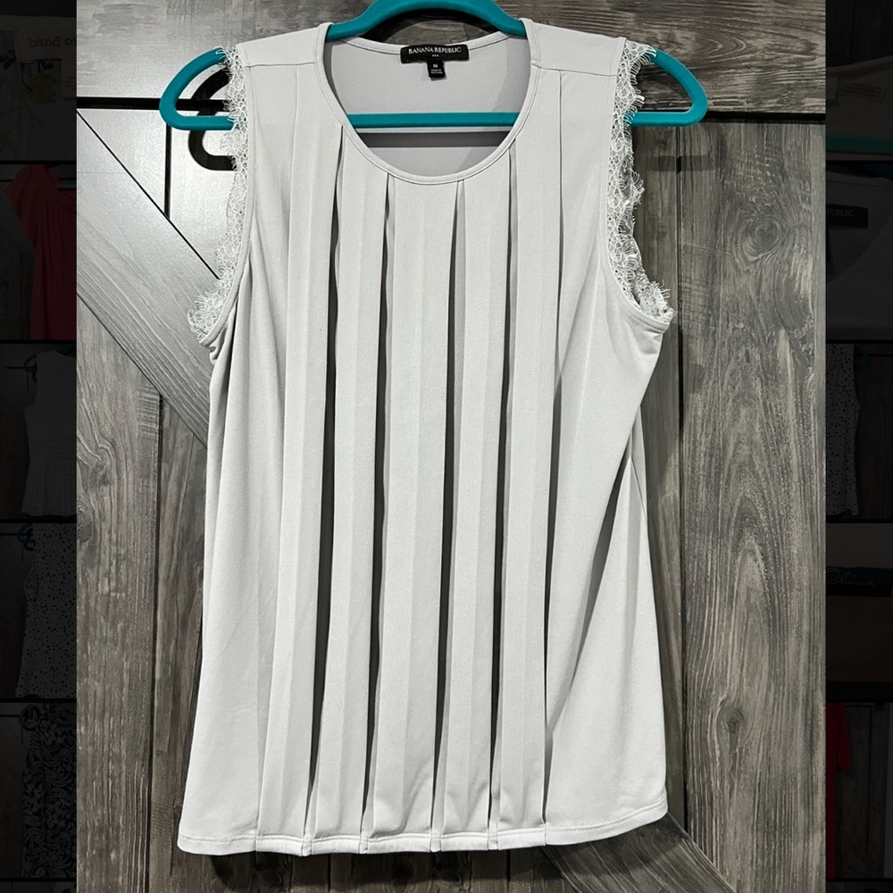 Banana Republic grey pleated top, size M (never worn)